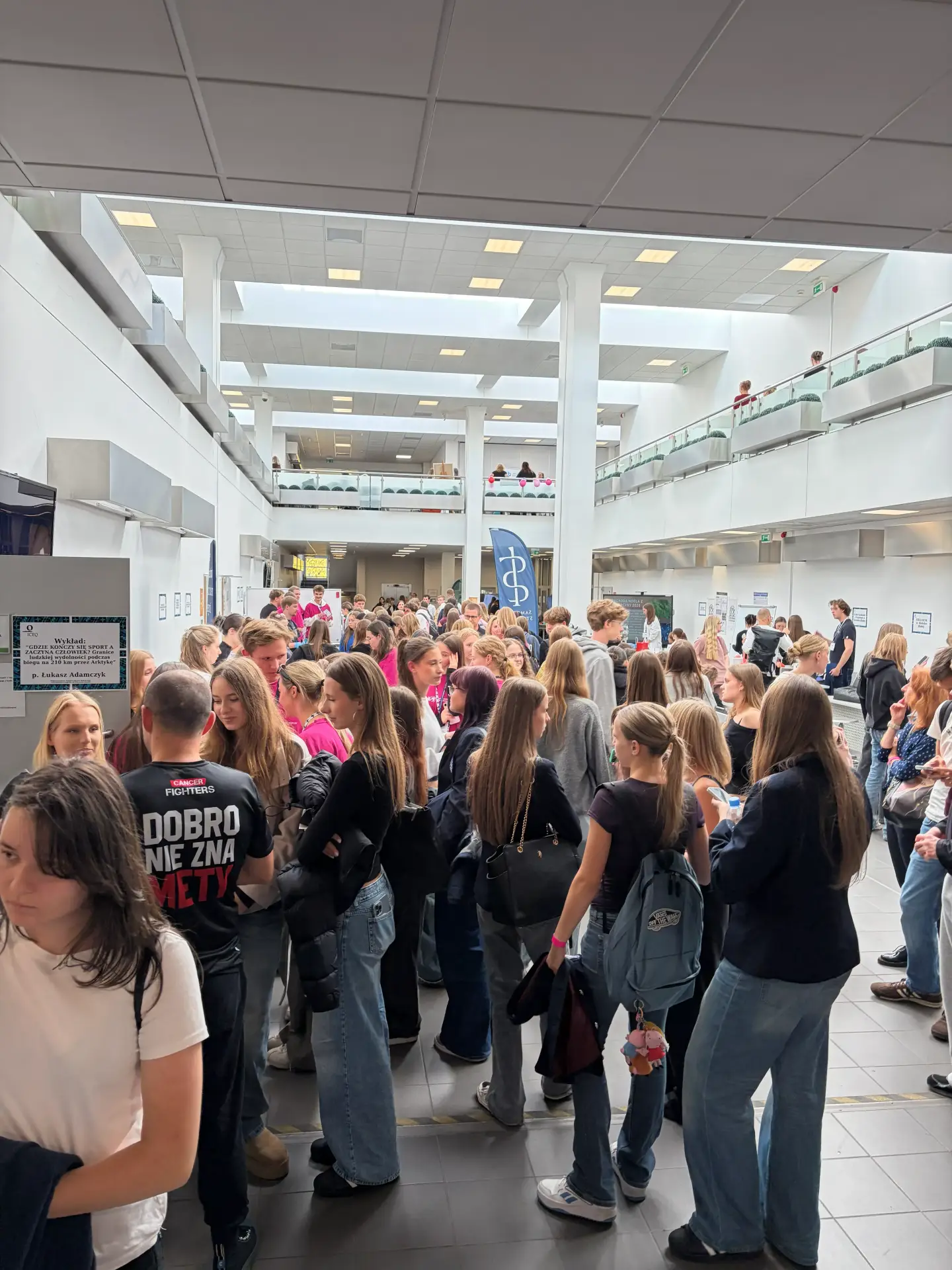 „Zobacz, jak działa współpraca w medycynie – ICEQ dla licealistów”